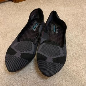 Sketchers strechy knit loafers